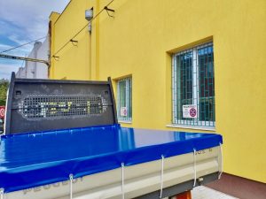 kisteherautó plató ponyva